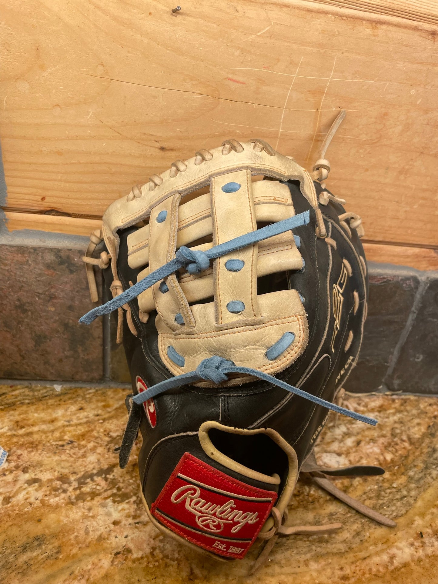 Full Baseball Glove Relace and Cleaning (Catchers and 1st Base)