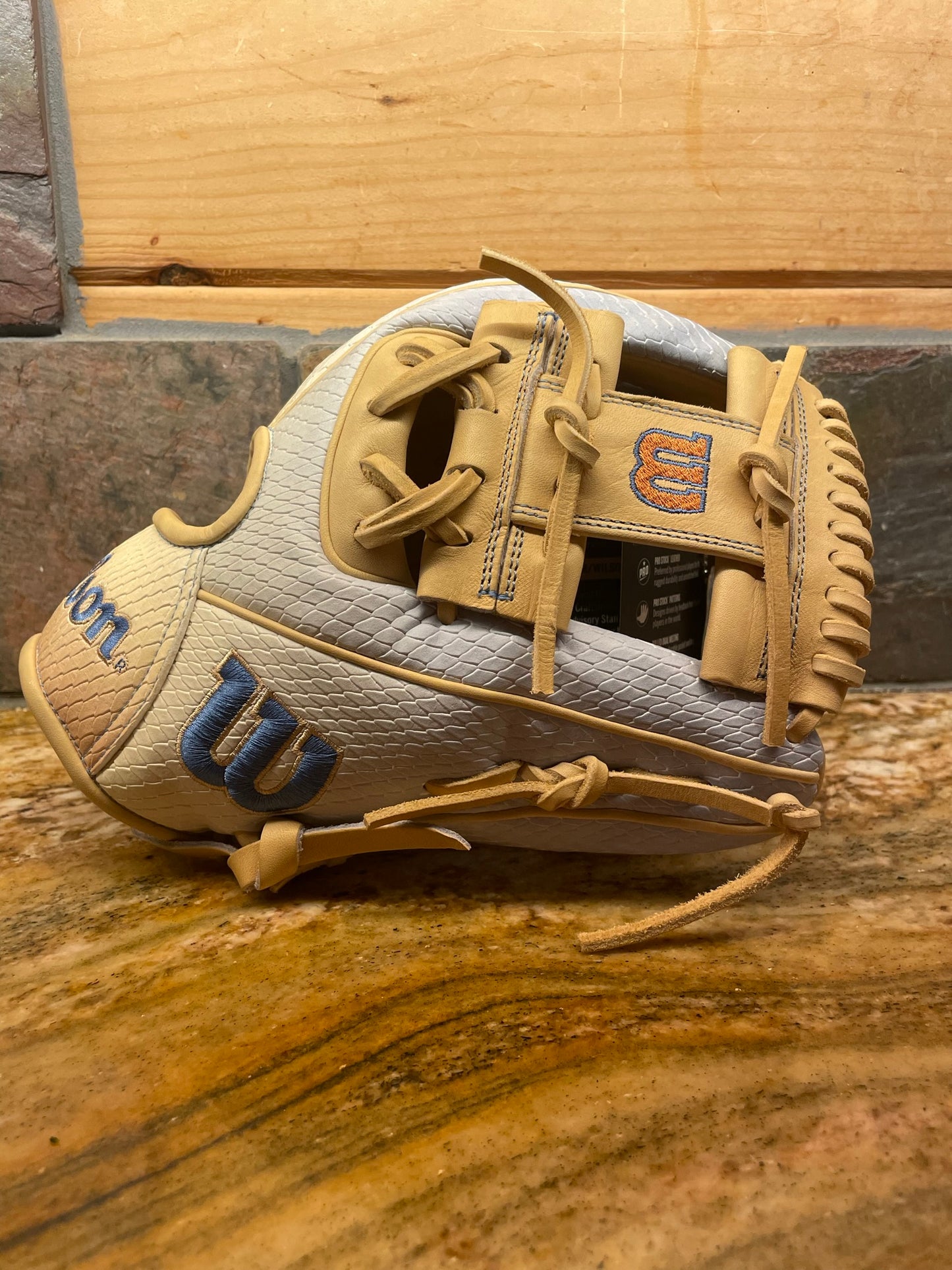 Wilson Arizona Sky A2000 11.5" NWT