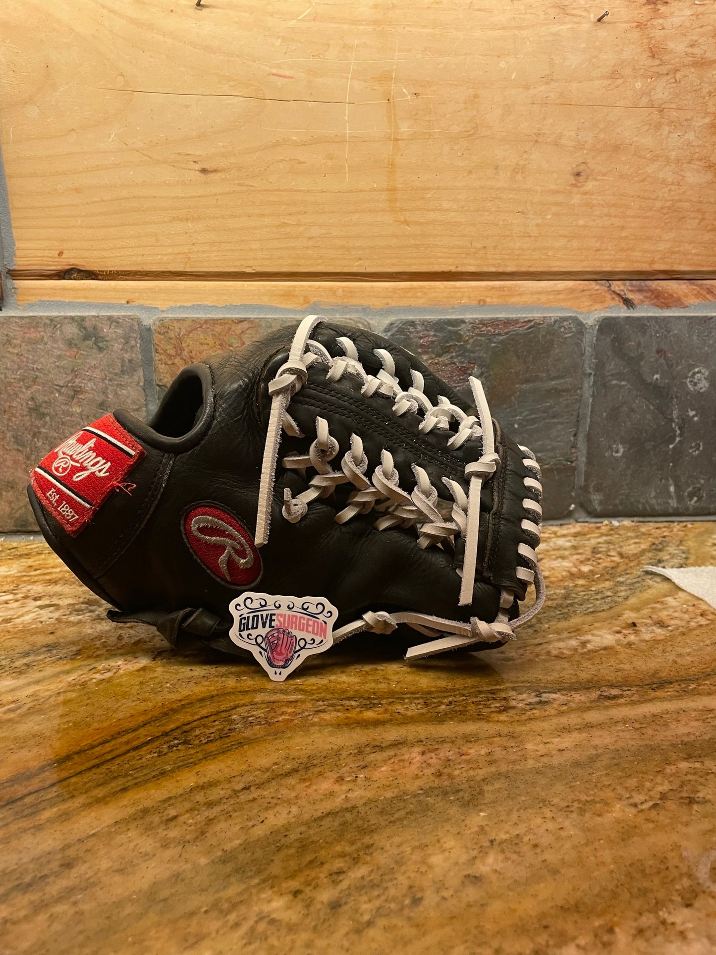 Full Baseball Glove Relace and Cleaning (Fielder and Trapeze)