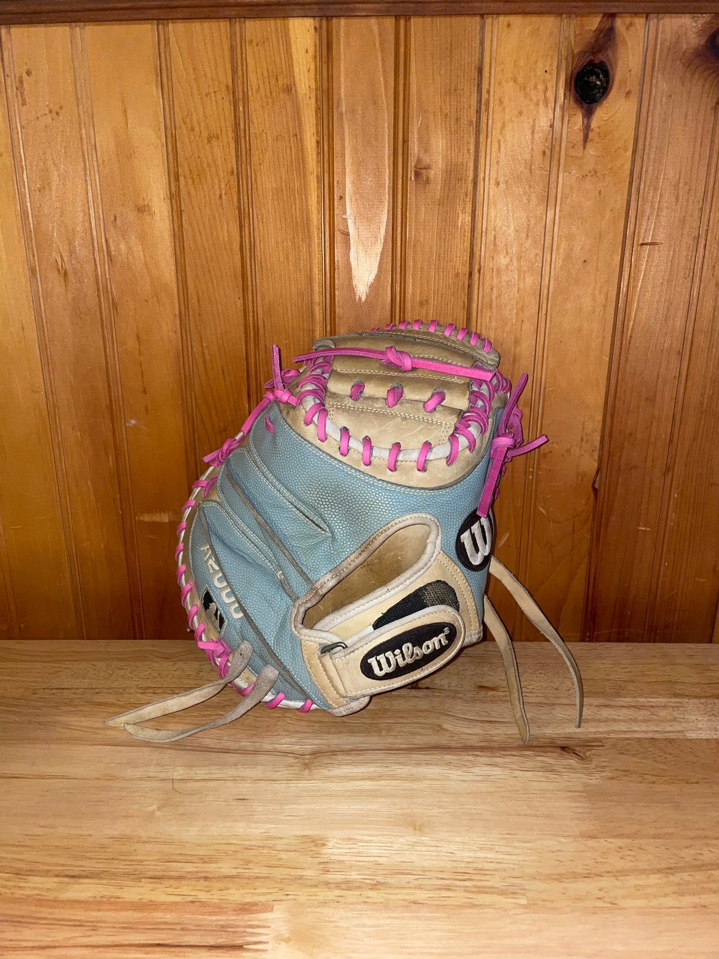 Full Baseball Glove Relace and Cleaning (Catchers and 1st Base)